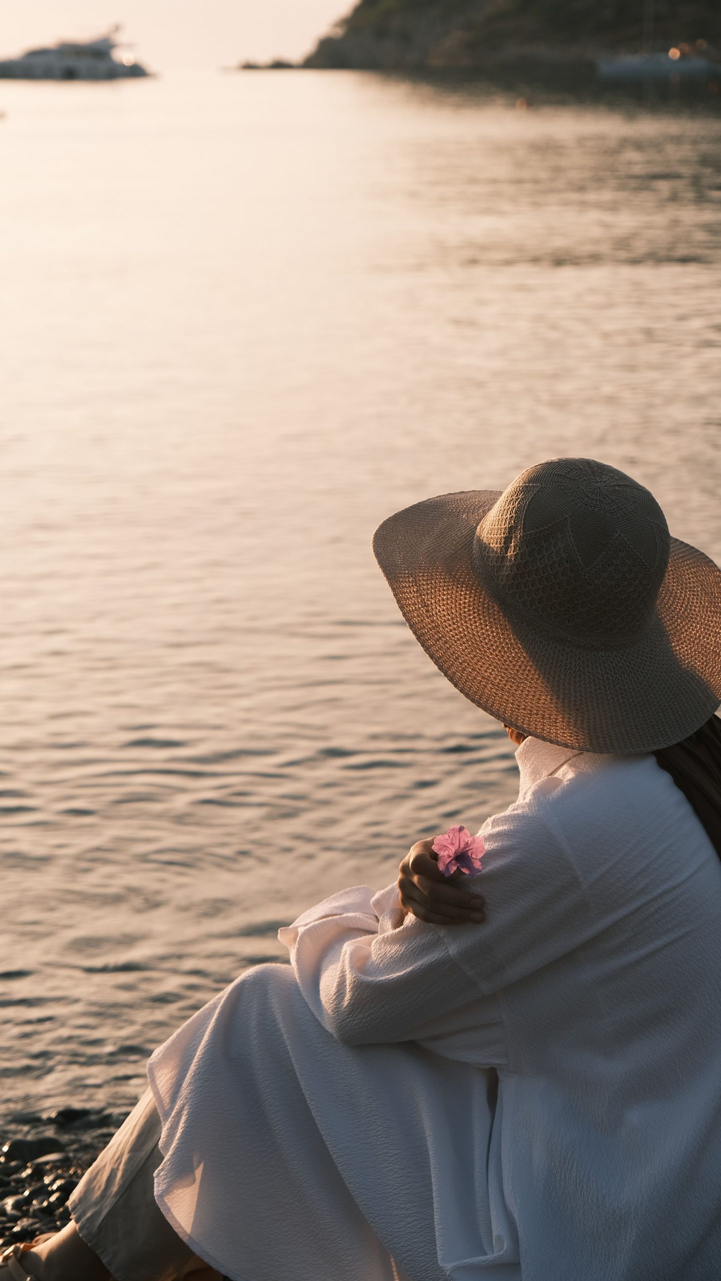 Le mythe des vacances parfaites : pourquoi l’été peut augmenter l’anxiété
